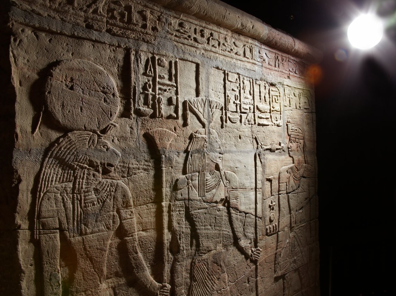 Alívio em um santuário erguido pelo faraó Taharqa na corte do templo de Amon construído por ele em Kawa na Núbia, 25 dinastia, período final, 690-64 aC arenito detalhe de 107896 de Egyptian 25th Dynasty