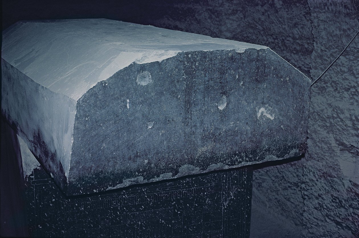 Sarcófago de um touro Apis no Serapeum, Novo Reino de Egyptian 26th Dynasty