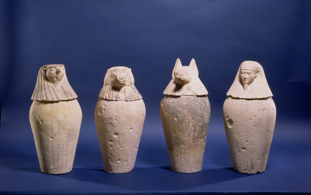 Conjunto de quatro jarros canopos pertencentes a Djedbastetefankh, do seu túmulo em Hawara, Late Period, c.380-342 aC (calcário) de Egyptian 30th Dynasty
