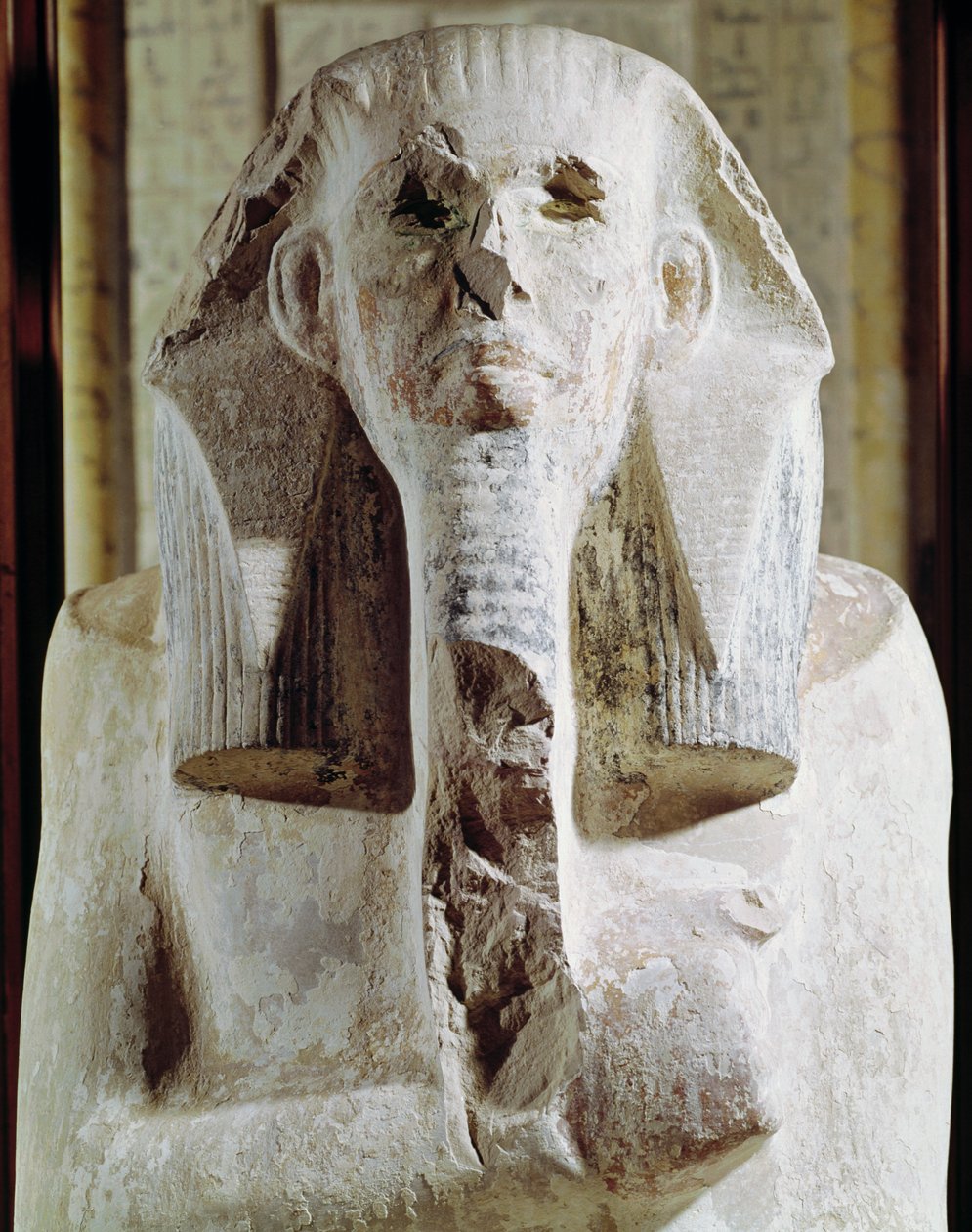 Estátua sentada do rei Djoser (2630-2611 aC) do templo mortuário ao lado da pirâmide de degraus de Djoser em Saqqara, início do período dinástico (calcário) (detalhe) de Egyptian 3rd Dynasty