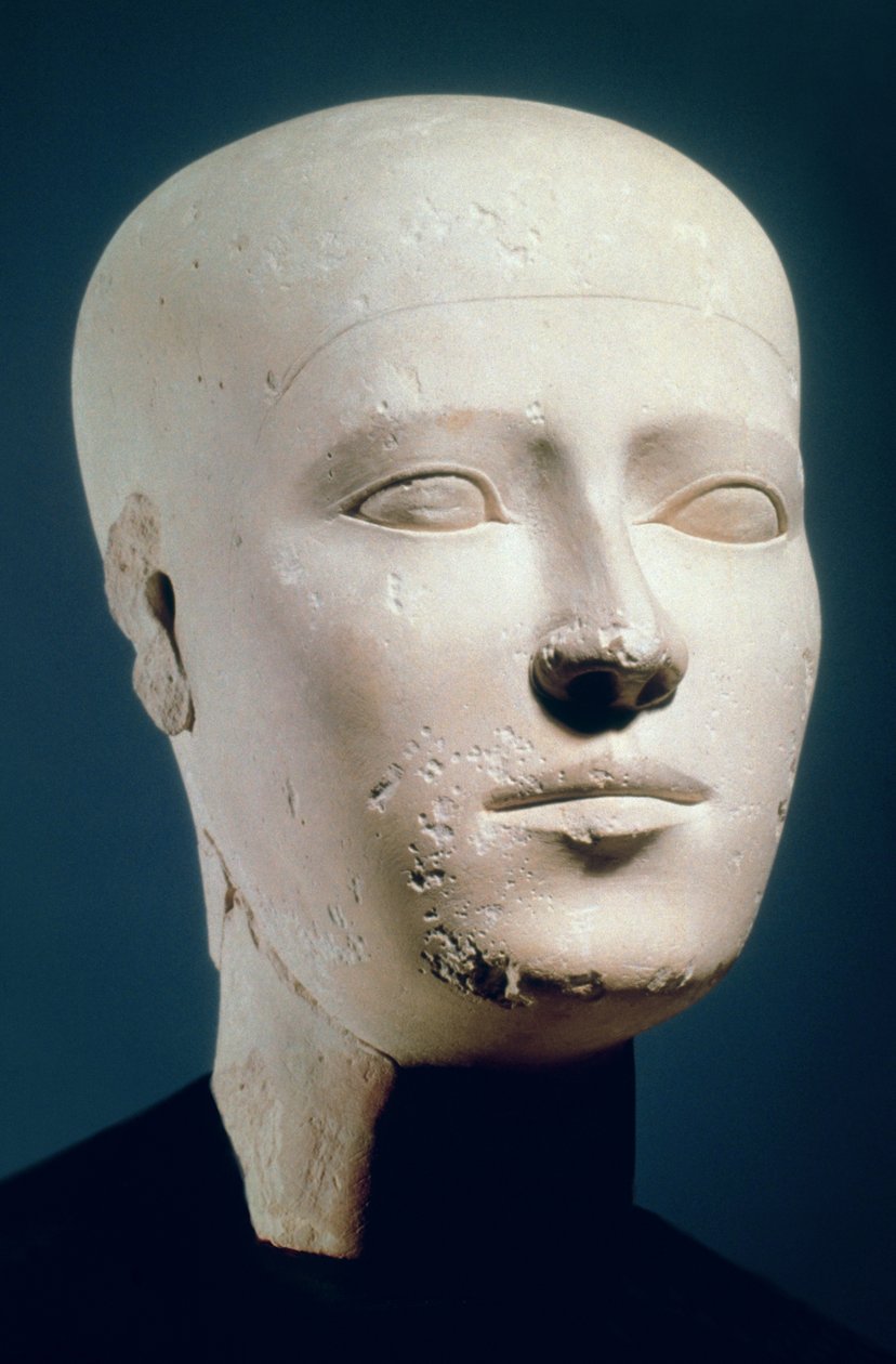Cabeça de retrato das sepulturas da necrópole de Gizé, c.2600 aC (calcário) de Egyptian 4th Dynasty