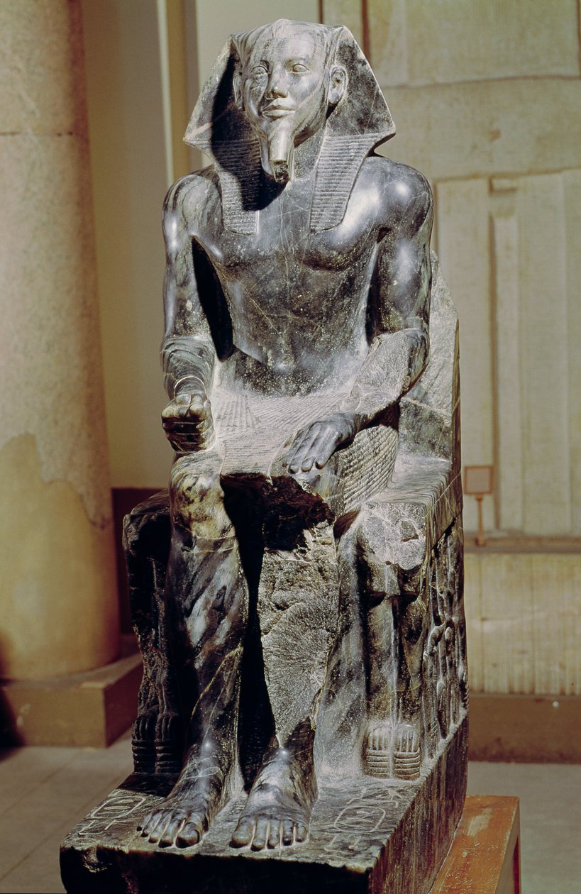 Estátua de Khafre (2520-2494 aC) entronizada, do Templo do Vale da Pirâmide de Khafre em Giza, Reino Antigo, c.2540-2505 aC (diorito) (ver também 68319) de Egyptian 4th Dynasty