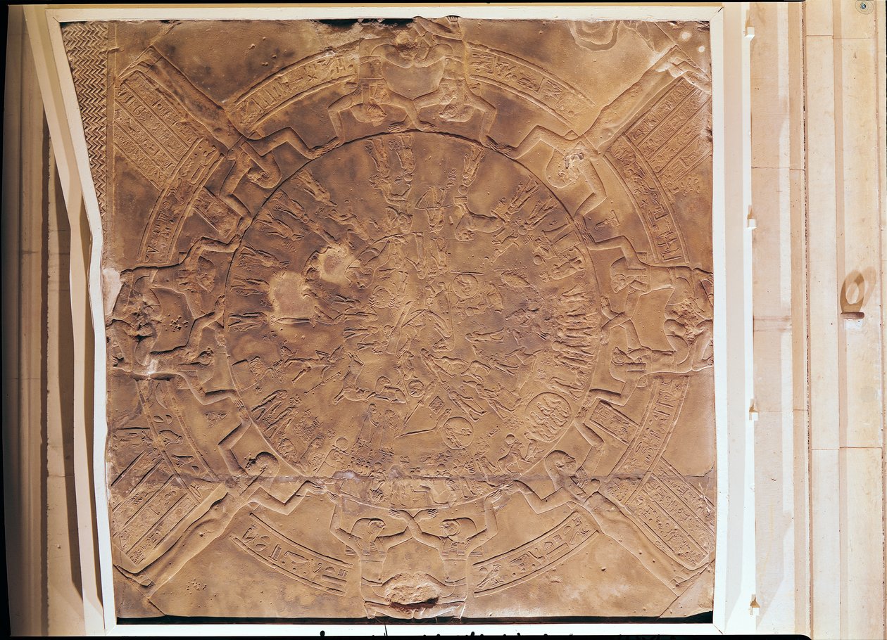 O zodíaco de Dendarah, do teto de uma pequena capela (naos) no templo de Hathor em Dendarah (arenito) (ver também 326926 detalhes) de Egyptian Ptolemaic Period