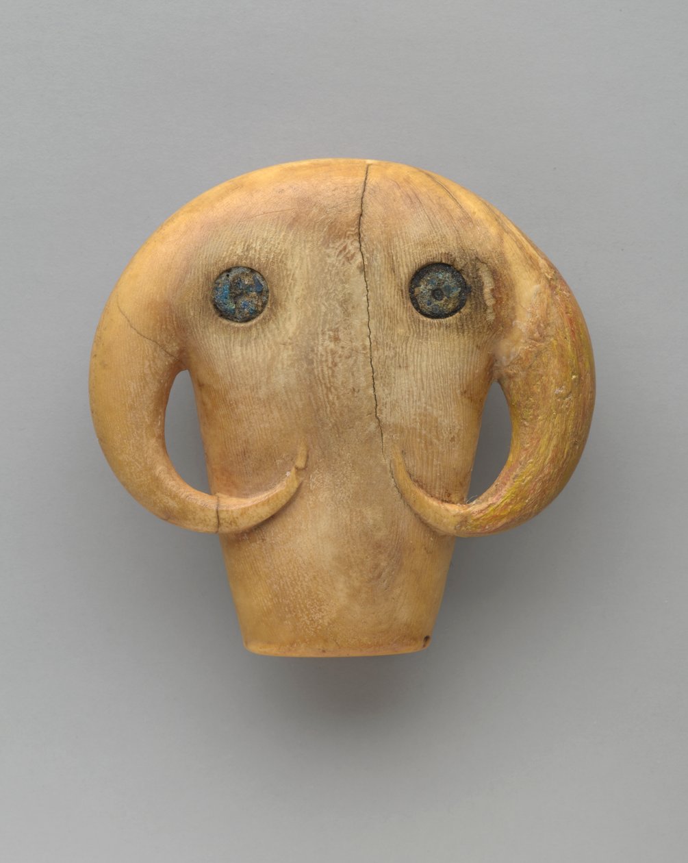 Amuleto em forma de cabeça de touros, c.3500-3100 aC de Egyptian