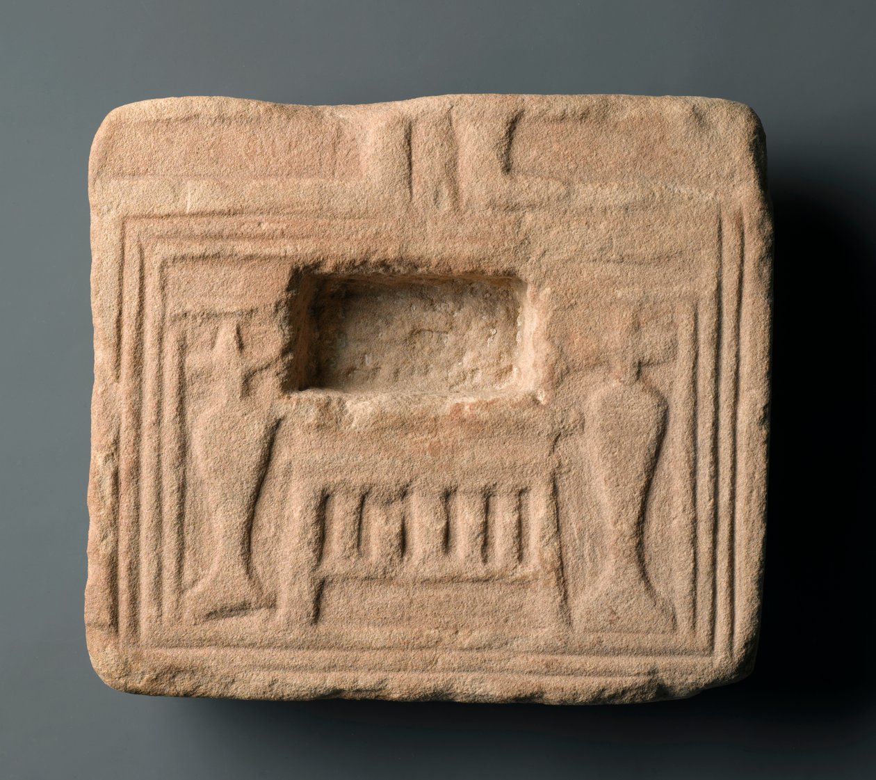 Mesa de oferta, possivelmente de El Hassaiah (arenito) de Egyptian