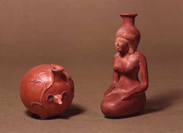 Vasos nas formas de uma menina e um ouriço (cerâmica) de Egyptian