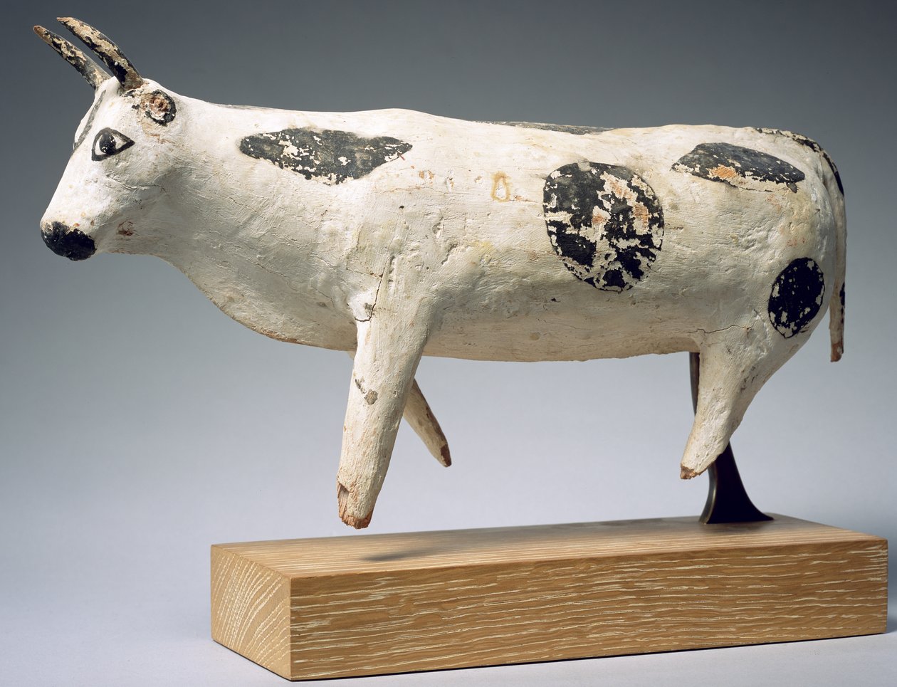 Touro ou boi, reino médio (madeira pintada) de Egyptian 11th Dynasty