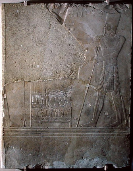 Relevo representando Mentuhotep III (c.2004-c.1992 aC) dedicando oferendas, Middle Kingdom, c.1982-1970 aC (calcário) de Egyptian 11th Dynasty