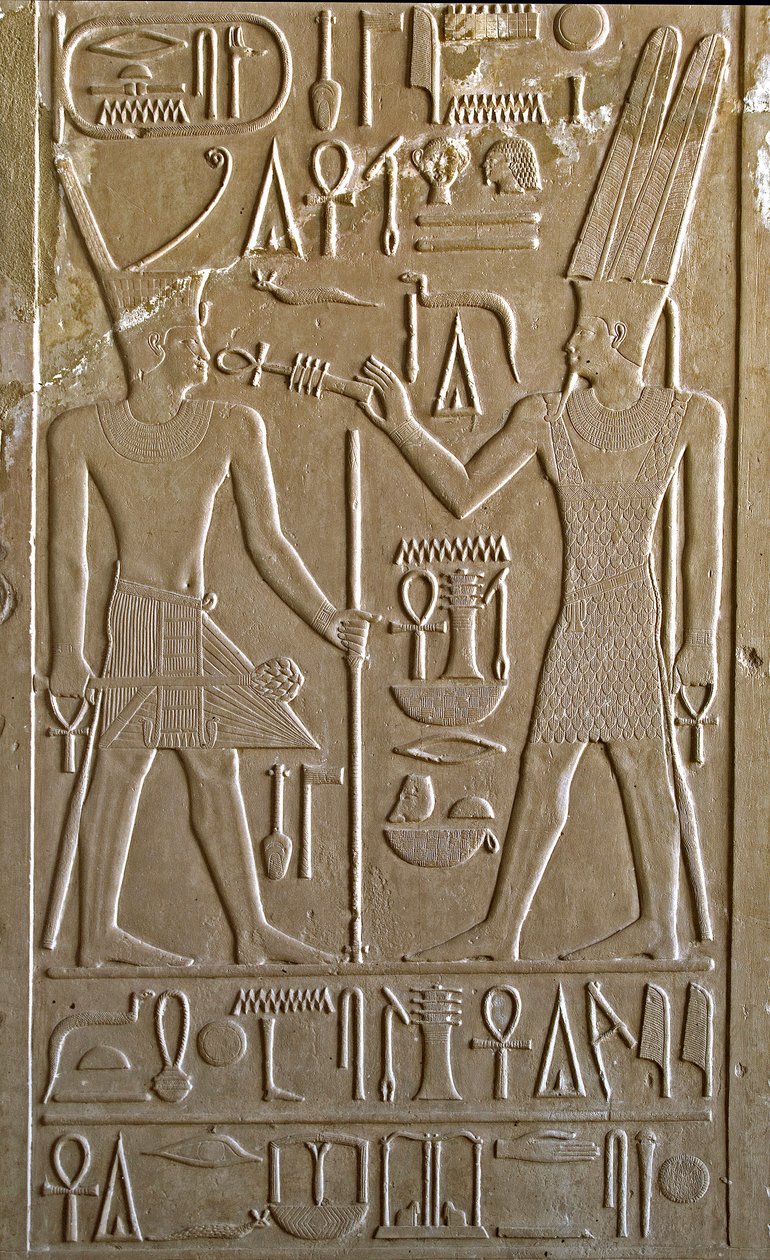 Antiguidade egípcia: hieróglifo representando Sesostris I recebendo das mãos de Amon RA os símbolos da vida e da saúde - capela branca do faraó Sesostris I (1962-1928 AC) 12ª dinastia, santuário construído para homenagear o deus Amon - museu a céu aberto d de Egyptian 12th Dynasty
