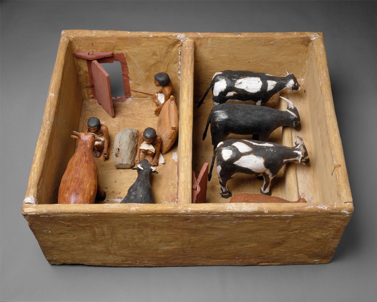 Modelo de um estábulo de gado do túmulo de Meketre, c.1981-1975 aC (madeira gessada e pintada, gesso) de Egyptian 12th Dynasty