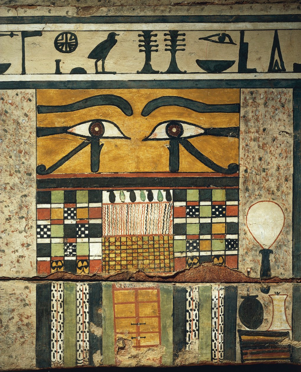 Detalhe de painel com olhos apotropaicos sobrepondo a porta fechada, simbolizando a transição para o submundo, do sarcófago do Irinimenpu de Egyptian 12th Dynasty