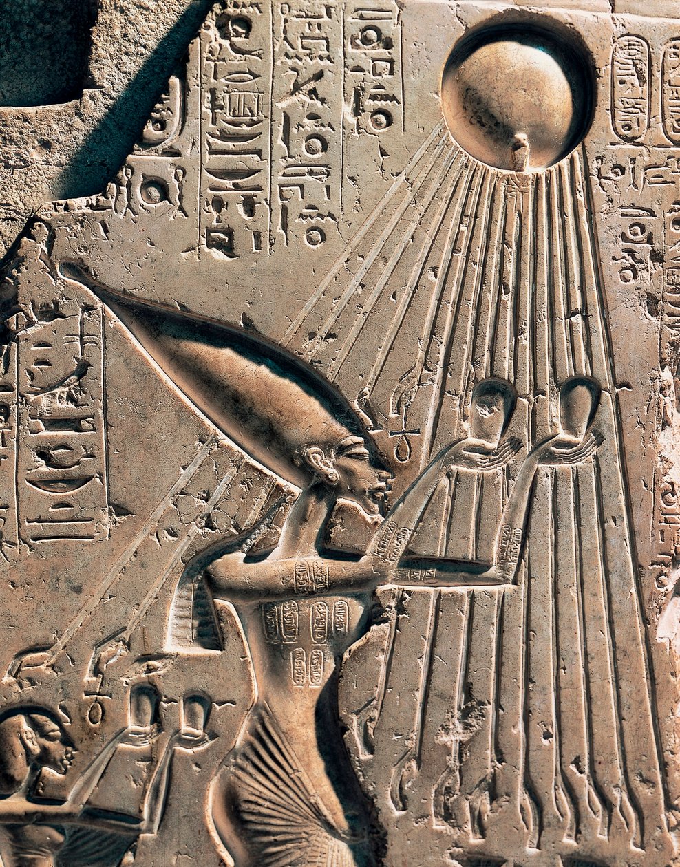 Antiguidade Antiga Egípcia: baixo relevo retratando Amenophis IV (Akhenaten ou Amenhotep) (1352-1338 AC) e sua família prestando homenagem ao deus Aten. Detalhe representando o faraó. 1364-1347 a.C. (calcário) de Egyptian 18th Dynasty