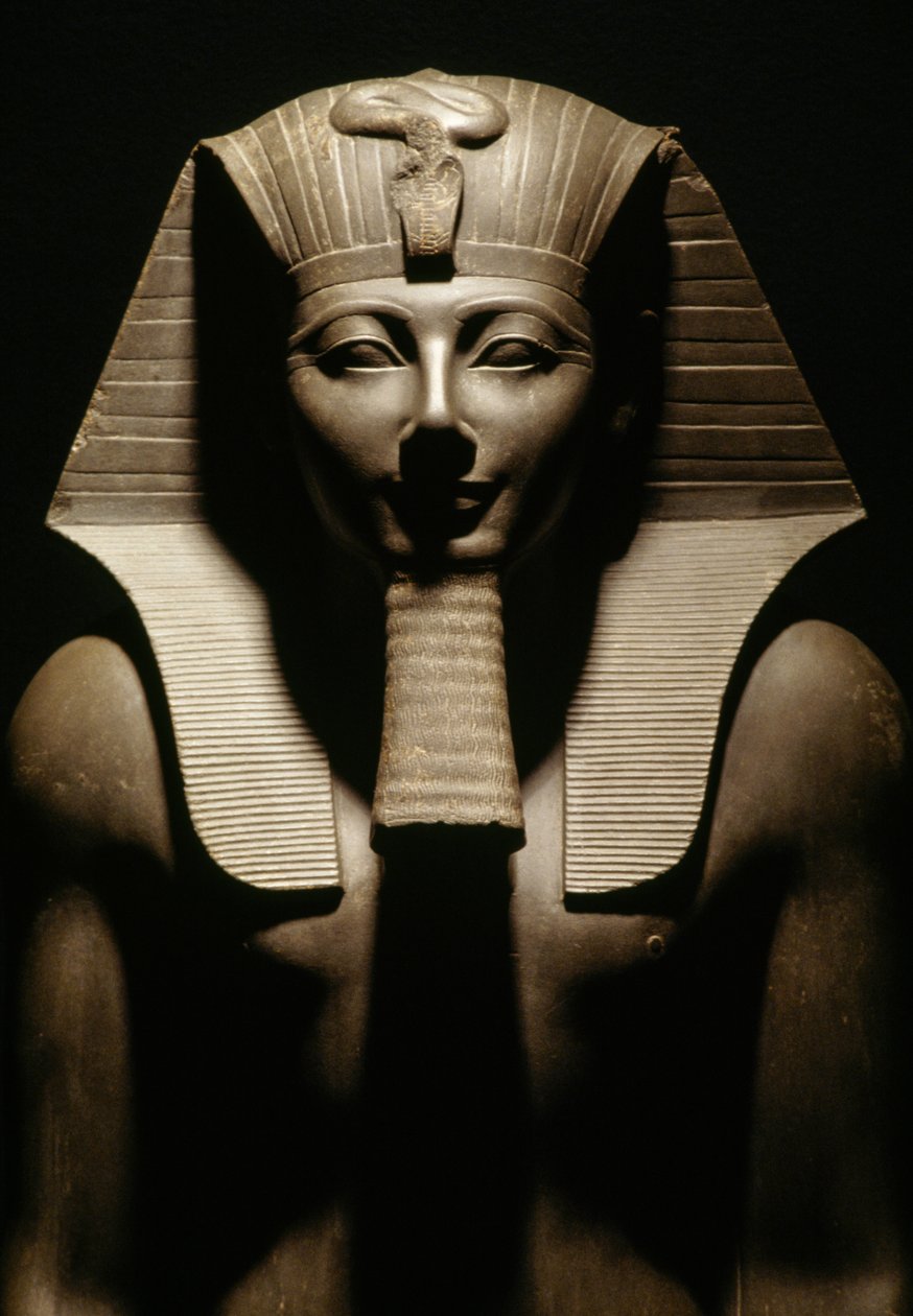 Estátua de basalto de Tutmés III, do Templo de Amon em Karnak, Egipto, civilização egípcia, Novo Reino, Dinastia XVIII, pormenor de Egyptian 18th Dynasty