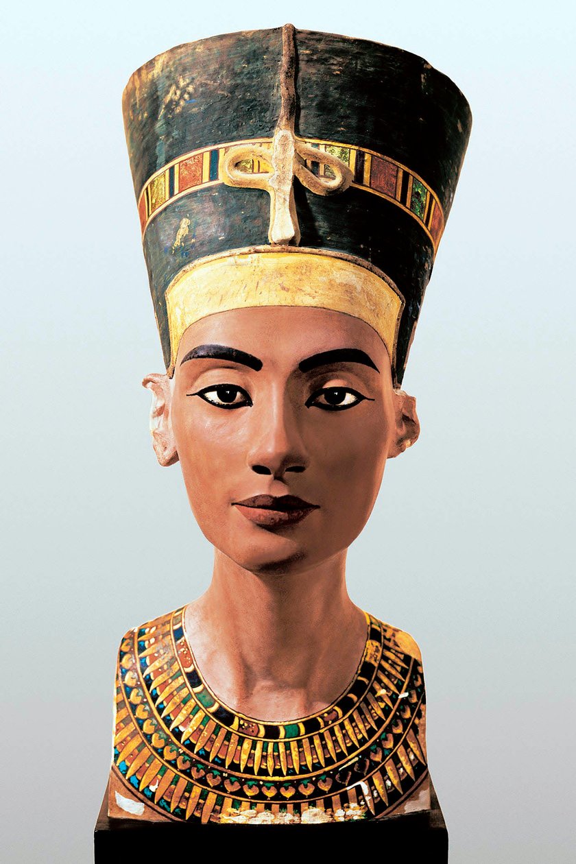 Busto da rainha egípcia Nefertiti (1353-1336 AC), esposa do faraó Amenófis IV Akhenaton de Egyptian 18th Dynasty