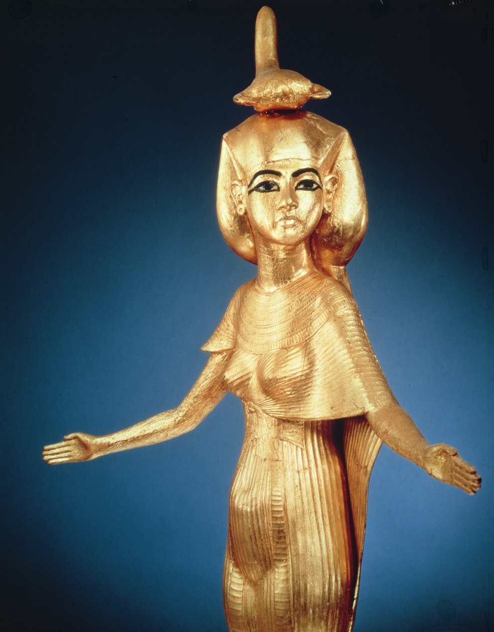 Detalhe da deusa Selket do santuário canópico, do Túmulo de Tutankhamun, Novo Reino (madeira dourada) de Egyptian 18th Dynasty