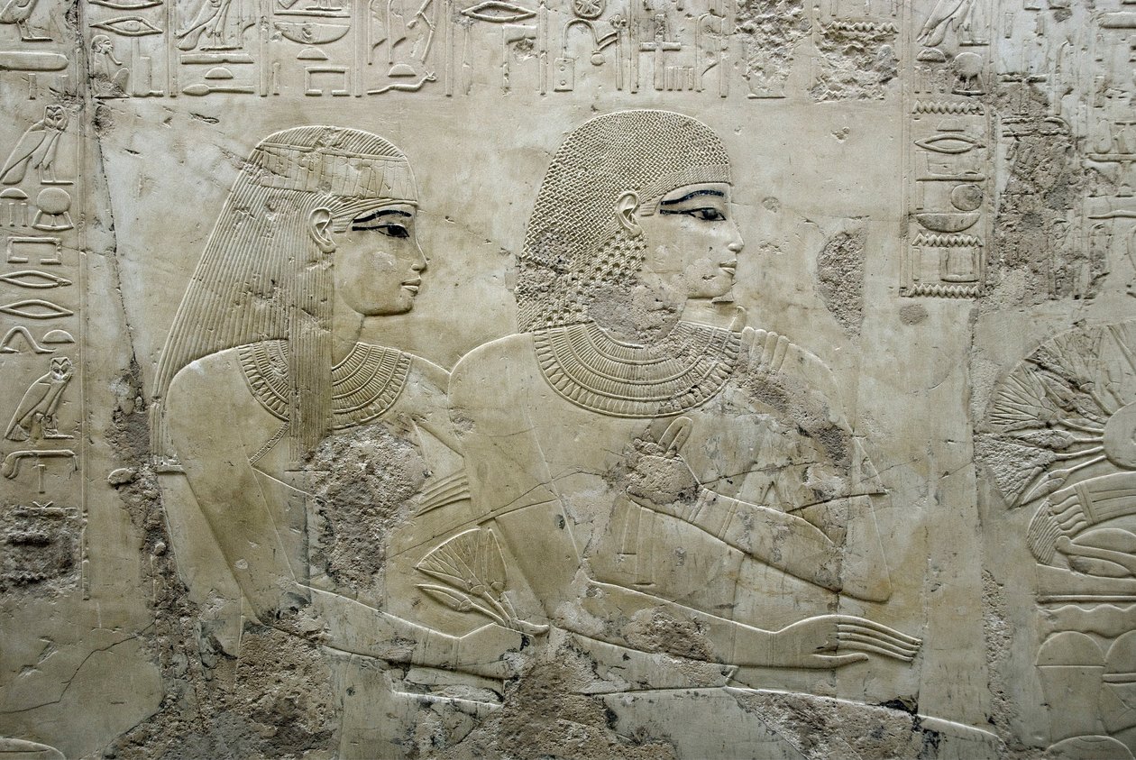 Antiquidade egípcia: baixo relevo representando os convidados de um banquete fúnebre - Tumba de Vizier Ramose (18ª dinastia) - Luxor, Tebas, Tumba dos Nobres do Egipto - civilização egípcia: Baixo relevo representando os convidados de um banquete fúnebre,  de Egyptian 18th Dynasty