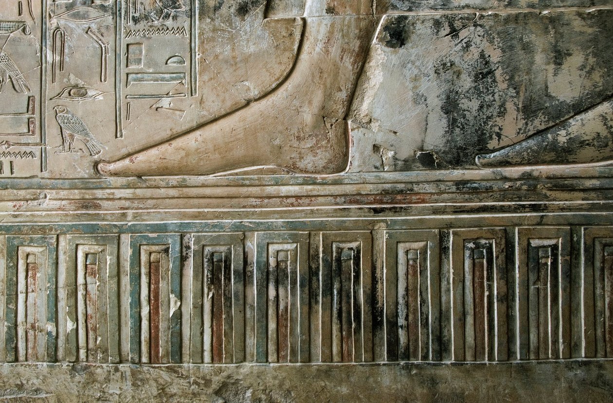 Antiquite egípcio: alívio representando o pé do escriba deixando o túmulo e o friso palaciano do túmulo de Kha em Het (Khaemhat) inspetor de sótãos e escriba na corte de Amenophis III (TT57). 18ª dinastia. 1530-1290 AC. Vallee des Nobles. L de Egyptian 18th Dynasty