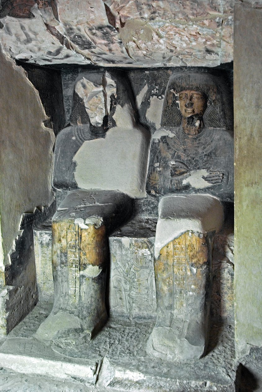 Antiquite egípcio: esculturas perto do túmulo de Kha em Het (Khaemhat) inspector de sótãos e escriba na corte de Amenophis III (TT57) representando o escriba e Imhotep. 18ª dinastia. 1530-1290 AC. Vallee des Nobles. Luxor, Cisjordânia, Egito. de Egyptian 18th Dynasty