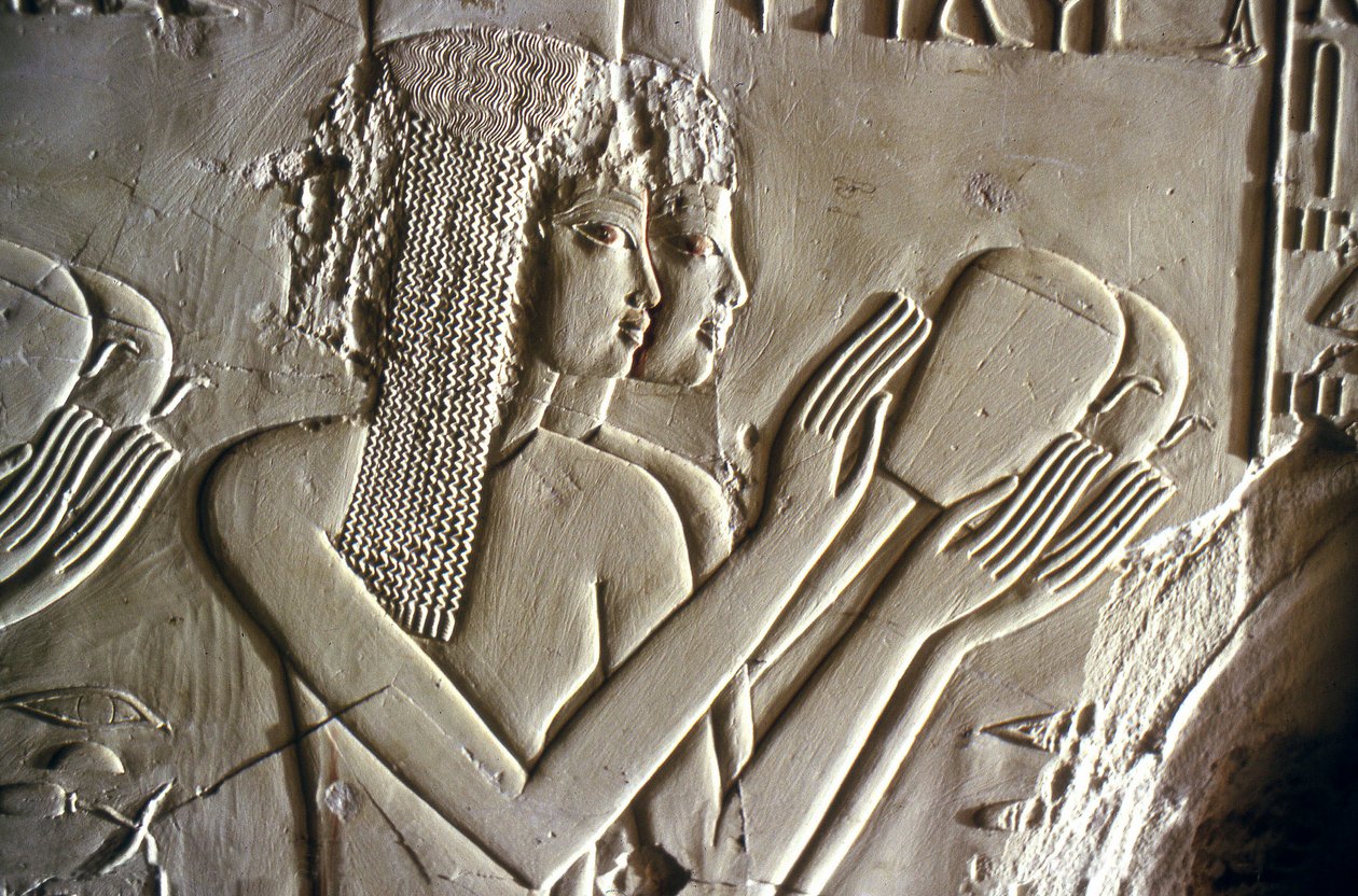 Antiguidade egípcia: jovens raparigas a fazer ofertas. Túmulo de Kherouef (TT192) (18ª Dinastia de Egyptian 18th Dynasty