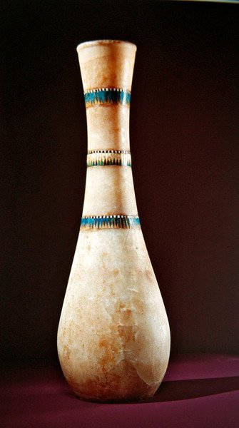 Frasco, do túmulo de Tutancâmon, Novo Reino (alabastro incrustado de faiança, calcário e vidro) de Egyptian 18th Dynasty