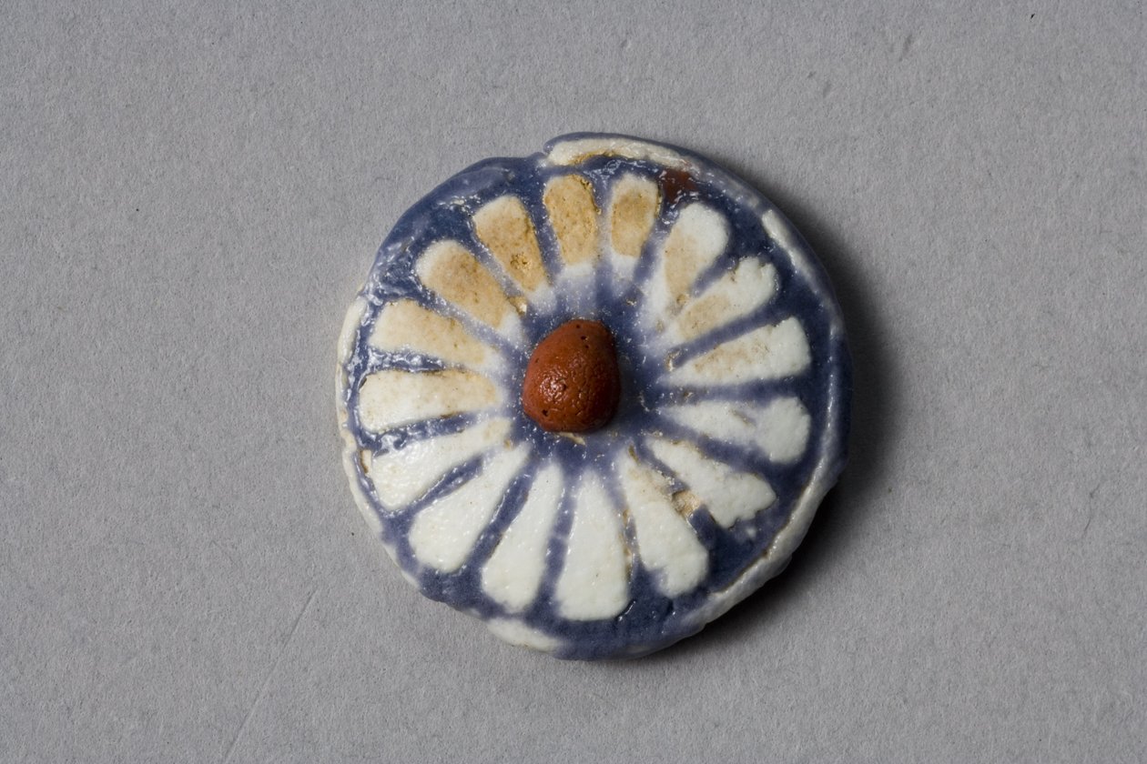 Roundel floral, período de Amarna, 1353-37 aC (faiança) de Egyptian 18th Dynasty