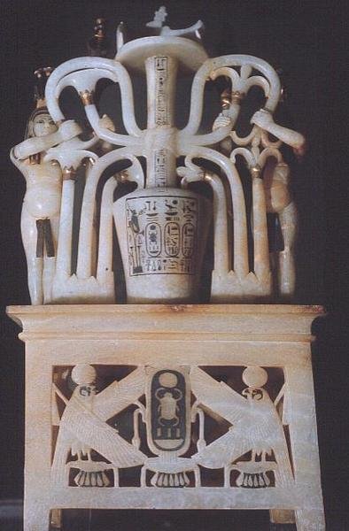 Jarra de unguento floral, do túmulo de Tutankhamon (c.1370-1352 aC) Novo reino (alabastro) (ver também 227993) de Egyptian 18th Dynasty