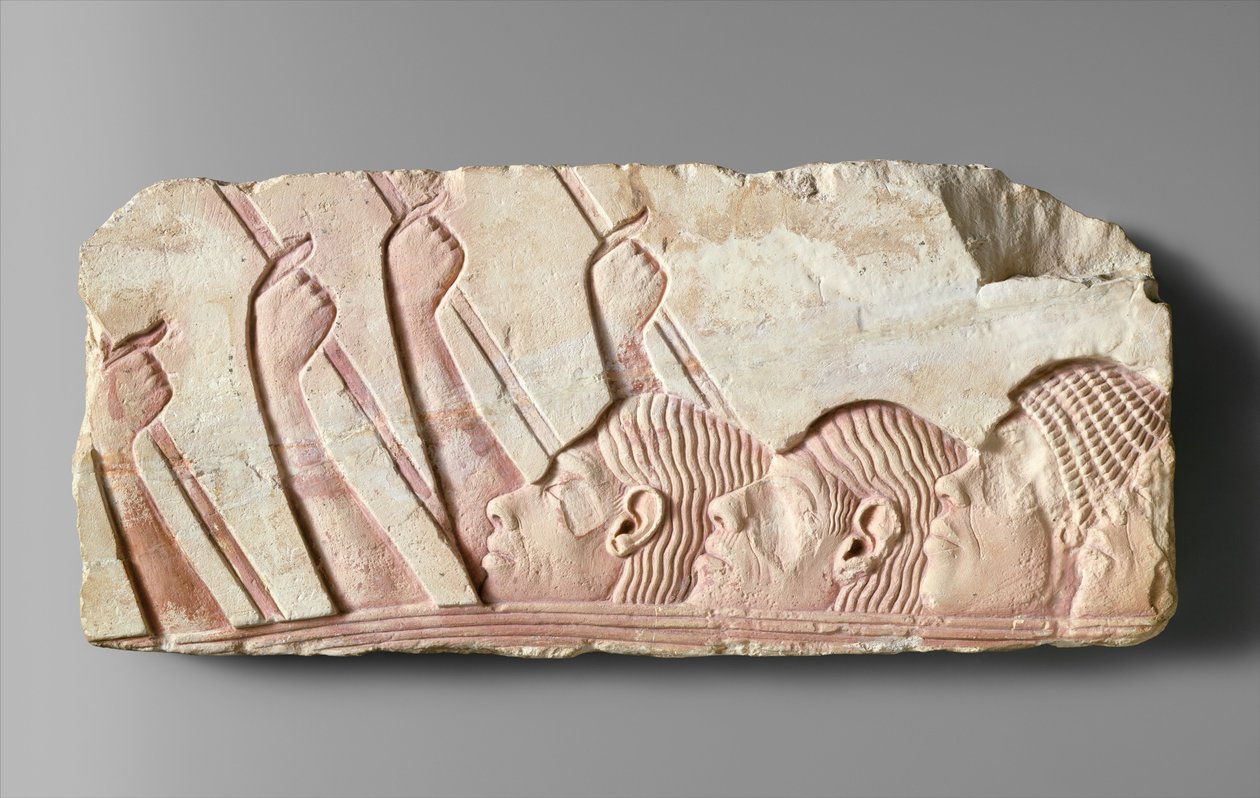 Estrangeiros em uma procissão, c.1345 aC (calcário pintado) de Egyptian 18th Dynasty