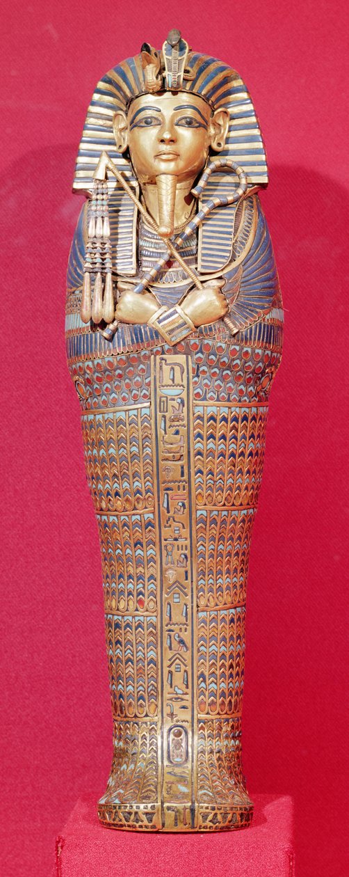 Vista frontal de um dos caixões canópicos, do túmulo de Tutankhamon (c.1370-1352 aC) Novo reino (ouro batido incrustado com vidro colorido e cornalina) (ver também 227990-92) de Egyptian 18th Dynasty