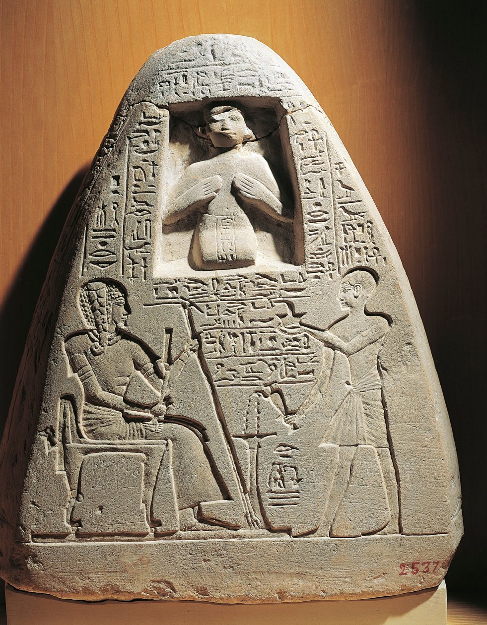Estela funerária em calcário do sumo sacerdote Ptahmose, de Saqqara de Egyptian 18th Dynasty