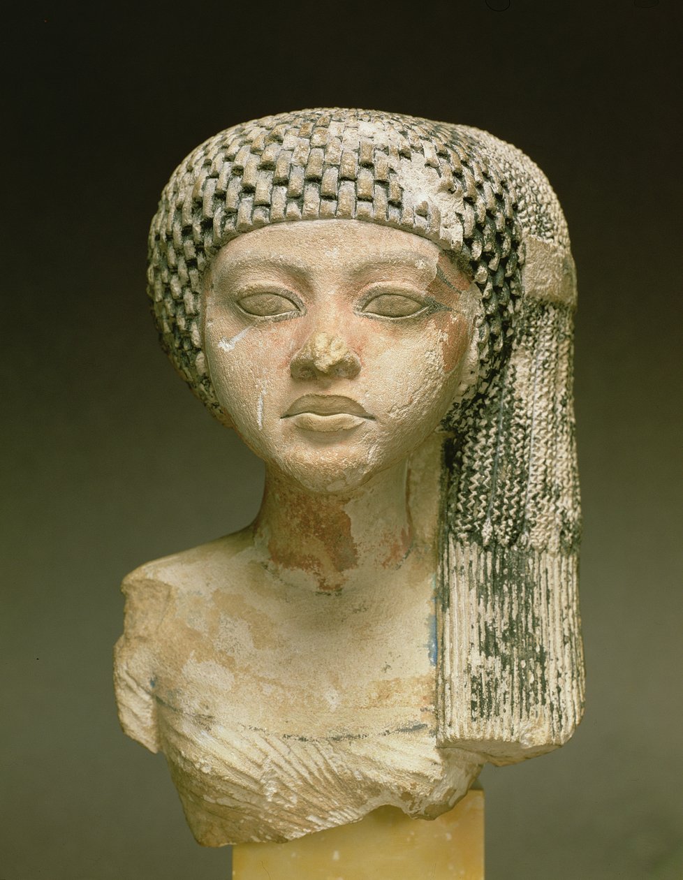 Chefe de uma princesa da família de Akhenaton, New Kingdom (calcário pintado) (ver também 116813, 370210, 370211) de Egyptian 18th Dynasty