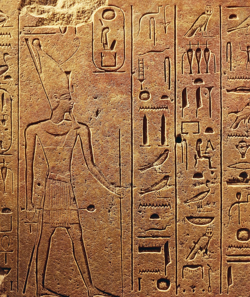 Hieróglifos, pormenor de um bloco do Templo de Hatshepsut em Karnak, Civilização Egípcia, Novo Reino, Dinastia XVIII de Egyptian 18th Dynasty