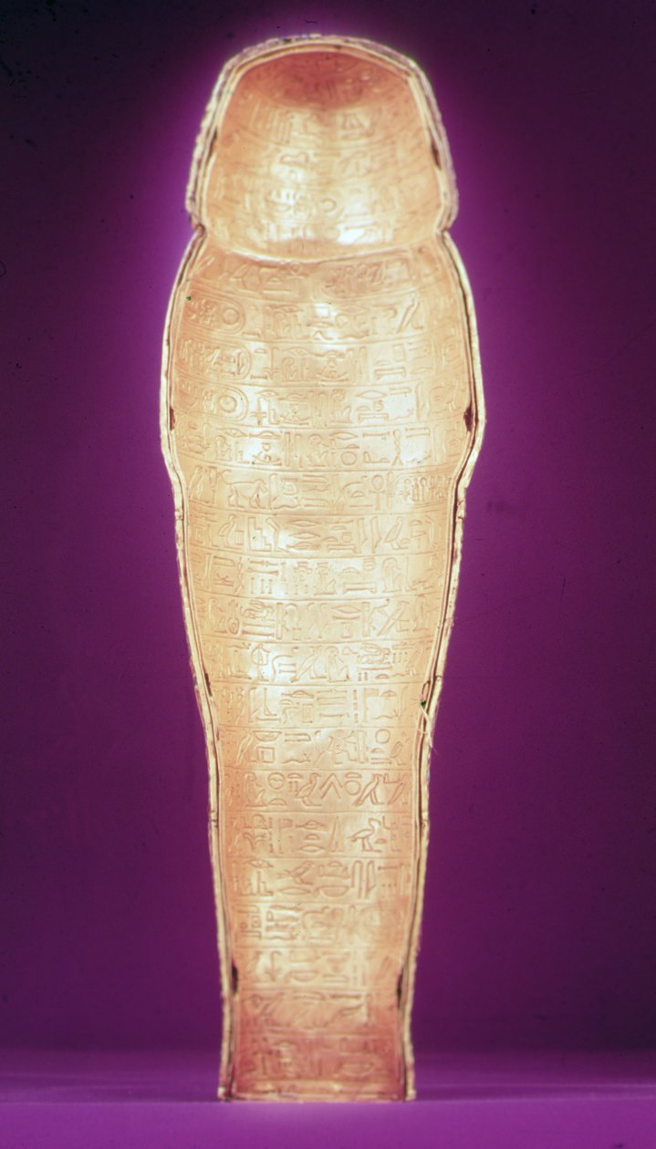 Interior de um dos caixões canópicos, do Túmulo de Tutancâmon (c.1370-1352 aC) Novo Reino (ouro batido) (ver também 227991-2) de Egyptian 18th Dynasty