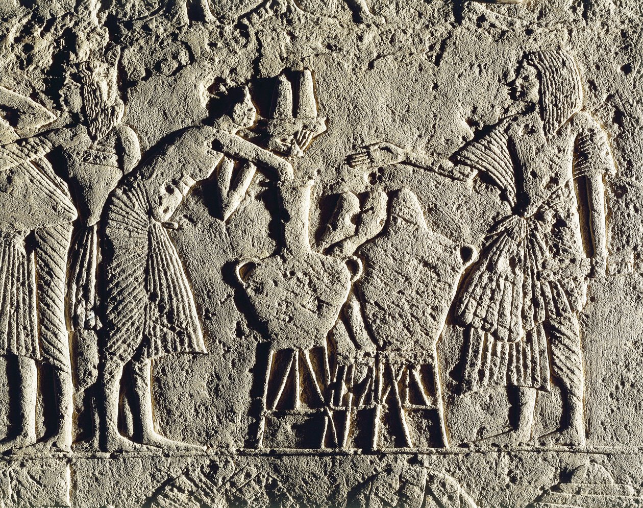 Vida num campo militar: trabalhadores empregados no controlo das bebidas (vinho e cerveja), relevo do túmulo de Horemheb em Saqqara, pormenor de Egyptian 18th Dynasty