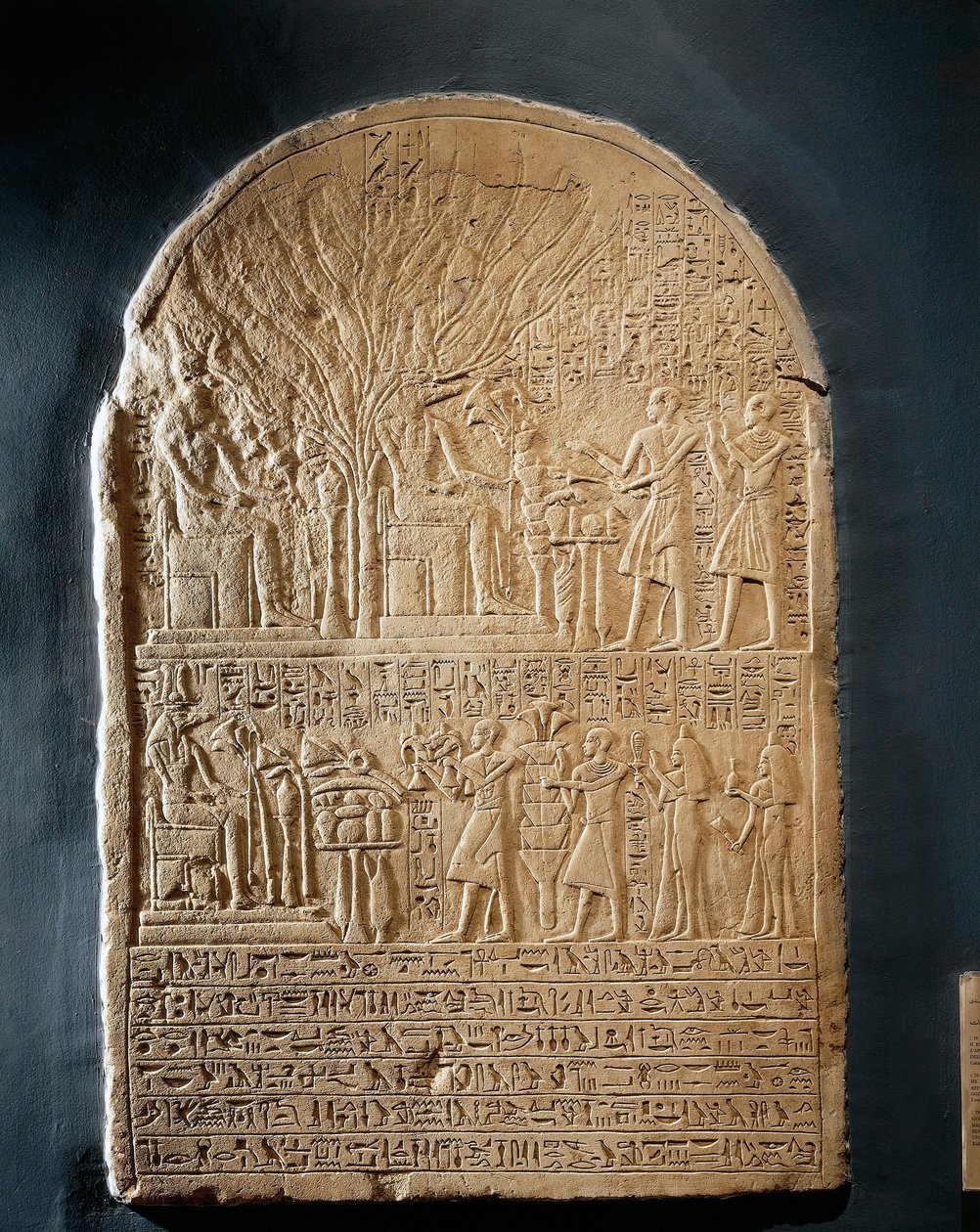 Estela de calcário do Sumo Sacerdote de Sobek, do Templo de Sobek em Dahamcha de Egyptian 18th Dynasty