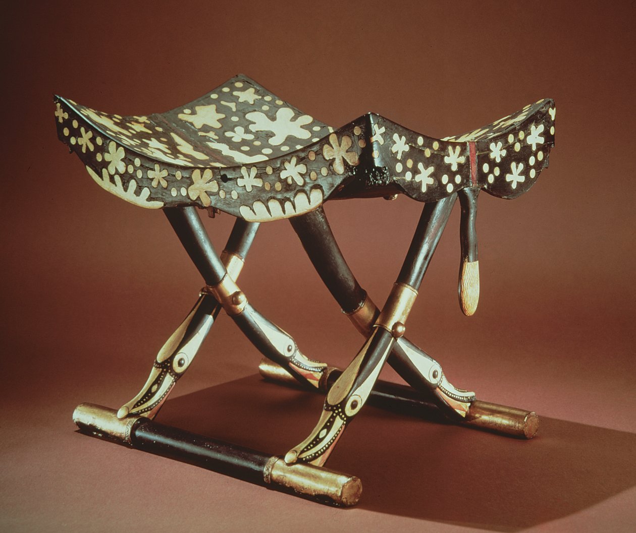 Tamborete dobrável modelo, do túmulo de Tutankhamon, novo reino (ébano incrustado com marfim) de Egyptian 18th Dynasty