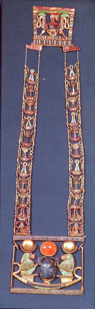Colar do Sol Nascente, do túmulo de Tutancâmon (c.1370-52 aC) Novo Reino (ouro incrustado com pedras semipreciosas) de Egyptian 18th Dynasty