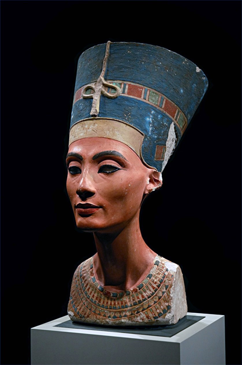 Nefertiti (século XIV a.C.) rainha-consorte do faraó Akhenaton (calcário) de Egyptian 18th Dynasty
