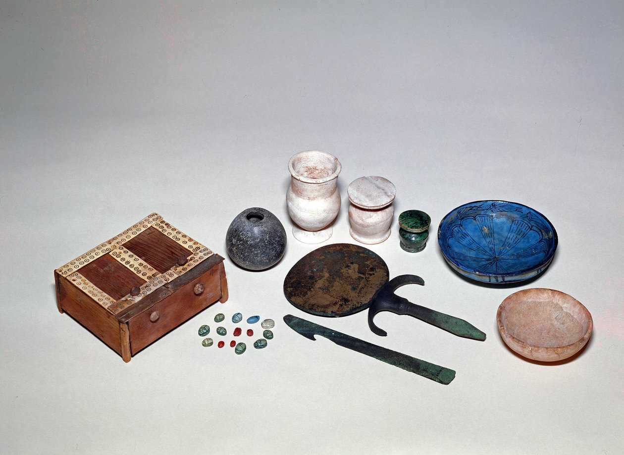 Objectos retirados do túmulo de uma senhora egípcia, do grupo 1723, de Sidmant el-Gebel, Novo Reino de Egyptian 18th Dynasty