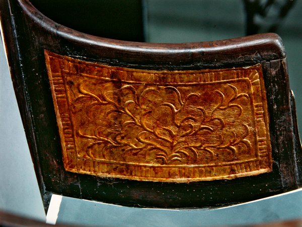 Painel de cadeira de criança, da Tumba de Tutankhamon, Novo Reino (madeira dourada) (detalhe de 341824) de Egyptian 18th Dynasty