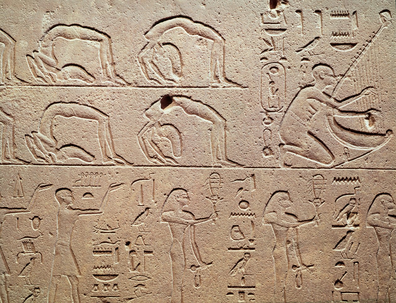 Relief retratando acrobatas e um harpista, de Karnak, New Kingdom de Egyptian 18th Dynasty