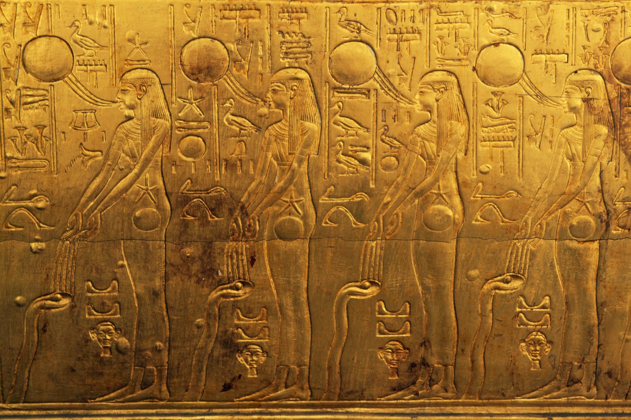 Relevo no painel exterior direito da segunda capela funerária, Tesouro de Tutankhamon, Egipto, Civilização egípcia, Novo Reino, Dinastia XVIII de Egyptian 18th Dynasty