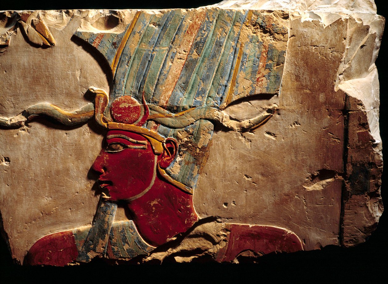 Alívio representando o faraó Thutmosis (Tutmosis ou Thutmus) III coroa Atef de Egyptian 18th Dynasty