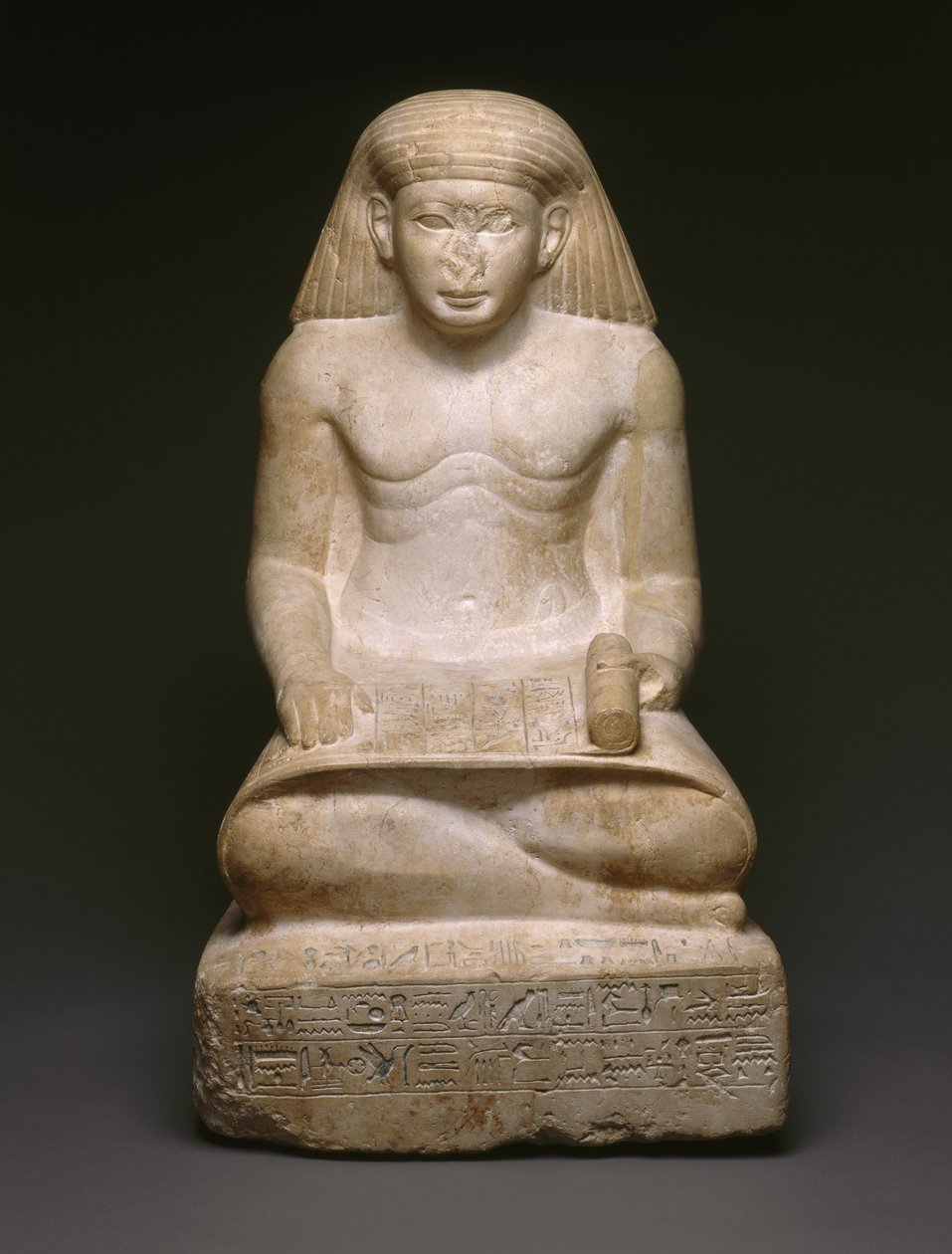 Escriba estátua de Amenófis, filho de Nebiry, c.1426-1400 aC (calcário) (ver 200932) de Egyptian 18th Dynasty