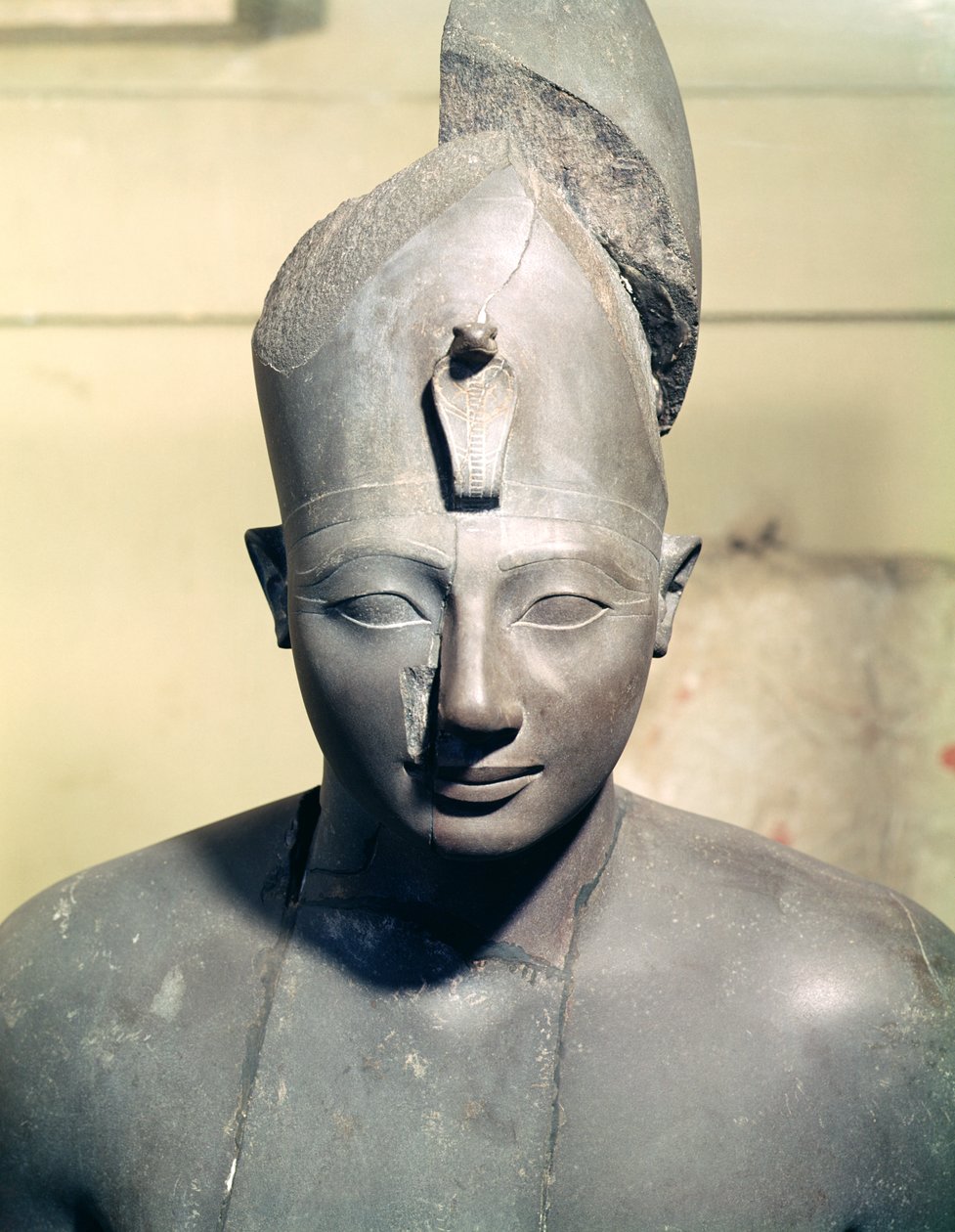 Estátua de Tutmósis III (governada de 1504 a 1450 aC), do Templo de Amon, Karnak (basalto) de Egyptian 18th Dynasty