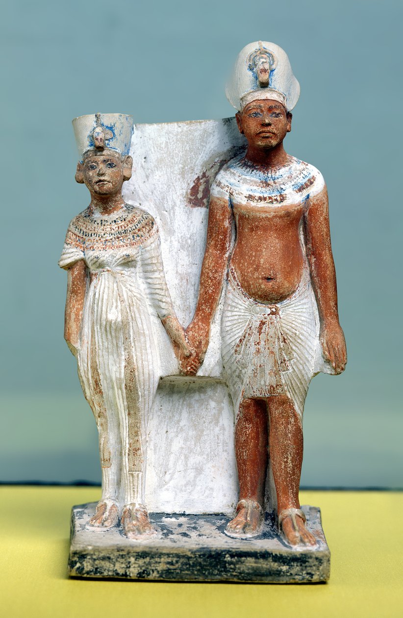 Estatueta de Amenófis IV (Akhenaton) e Nefertiti, de Tell el-Amarna, Período de Amarna, Novo Império, 1353-1337 aC (calcário pintado) (ver também 50764) de Egyptian 18th Dynasty