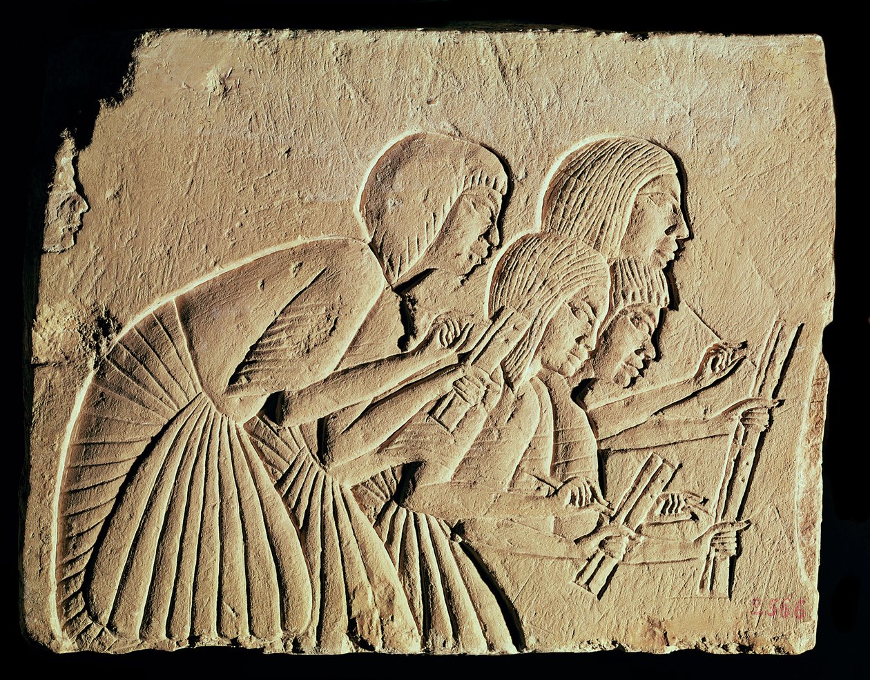 Tablet representando quatro escribas no trabalho, New Kingdom, c.1400 aC de Egyptian 18th Dynasty