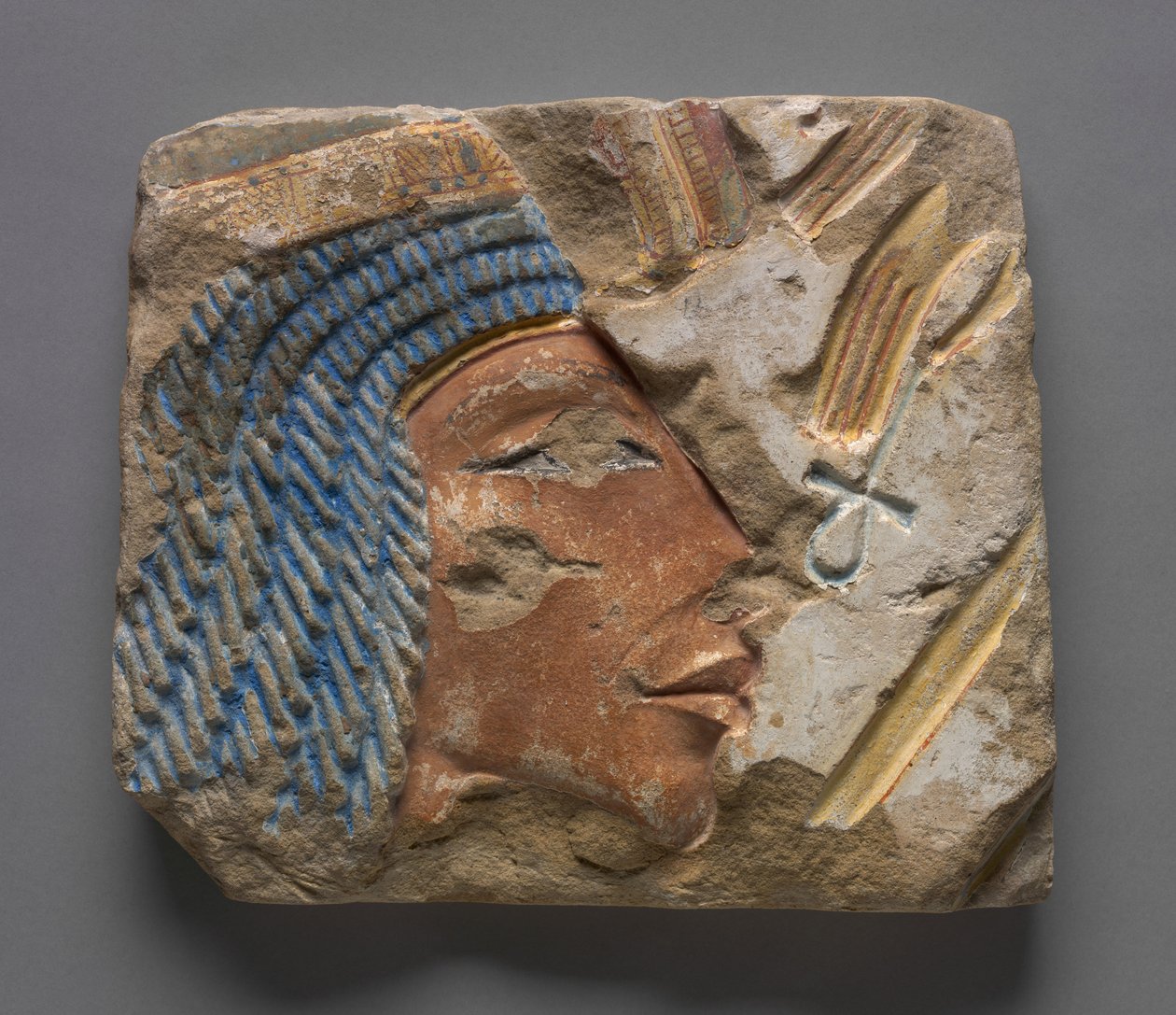 Talatat: Retrato de Nefertiti, c.1353-1347 AC (arenito pintado) de Egyptian 18th Dynasty