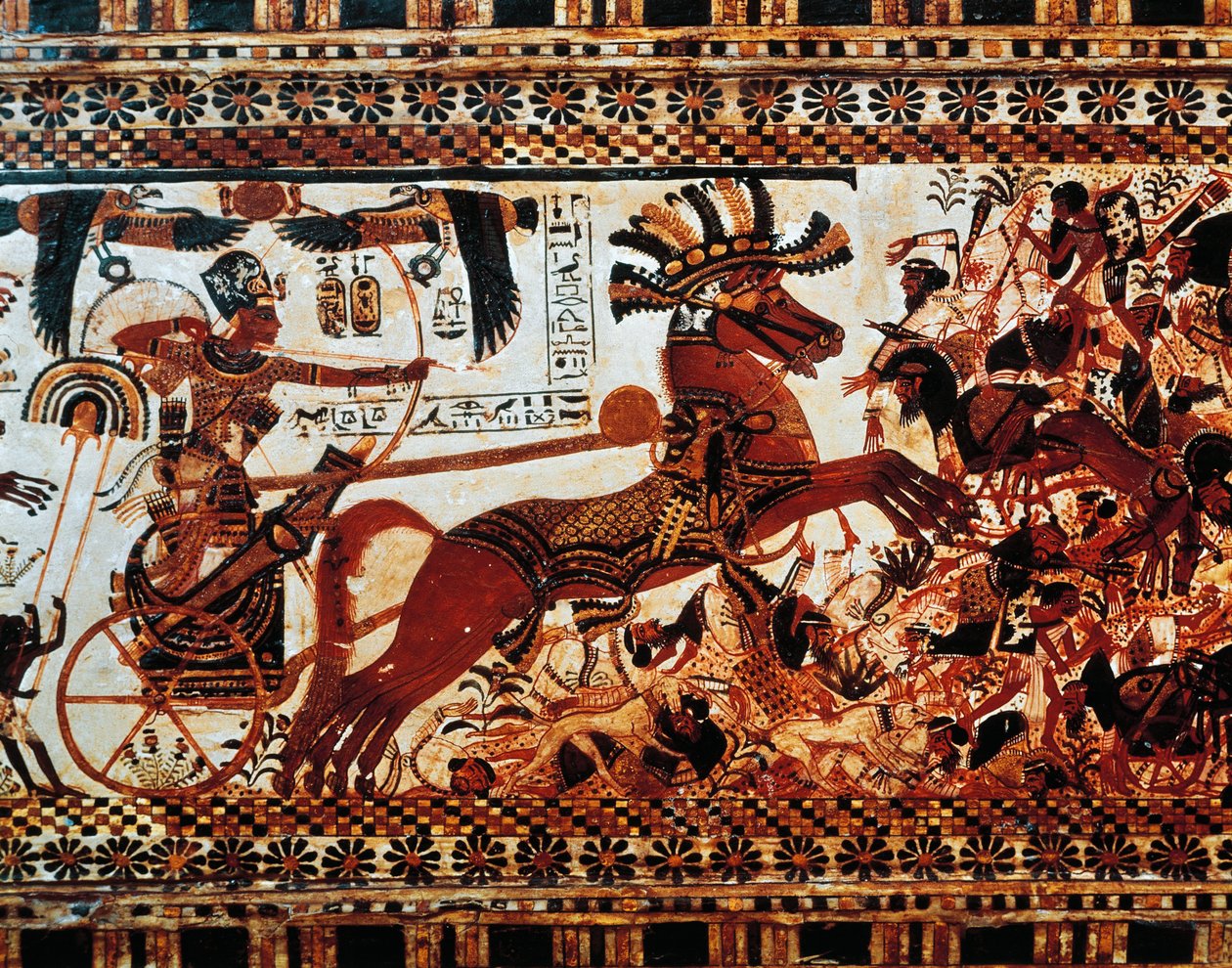 A Caixa de Caça. Detalhe de cena representando o rei na sua carruagem derrotando os inimigos asiáticos, Novo Reino, Dinastia XVIII de Egyptian 18th Dynasty