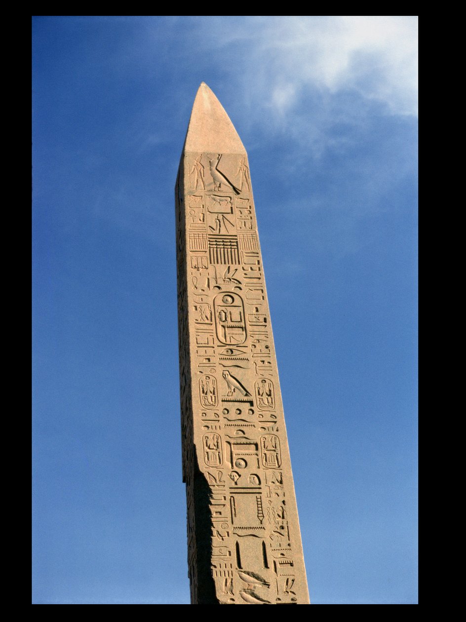 O Obelisco de Tutmés I (1504-1492 aC) no Grande Templo de Amon, Templo de Karnak, Novo Reino de Egyptian 18th Dynasty