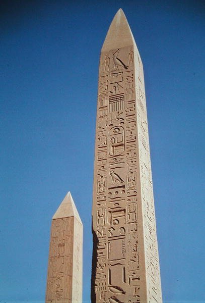 Os Obeliscos de Tutmésis I (1504-1492 aC) e Hatshepsut (1473-1458 aC) no Grande Templo de Amon, Novo Reino de Egyptian 18th Dynasty
